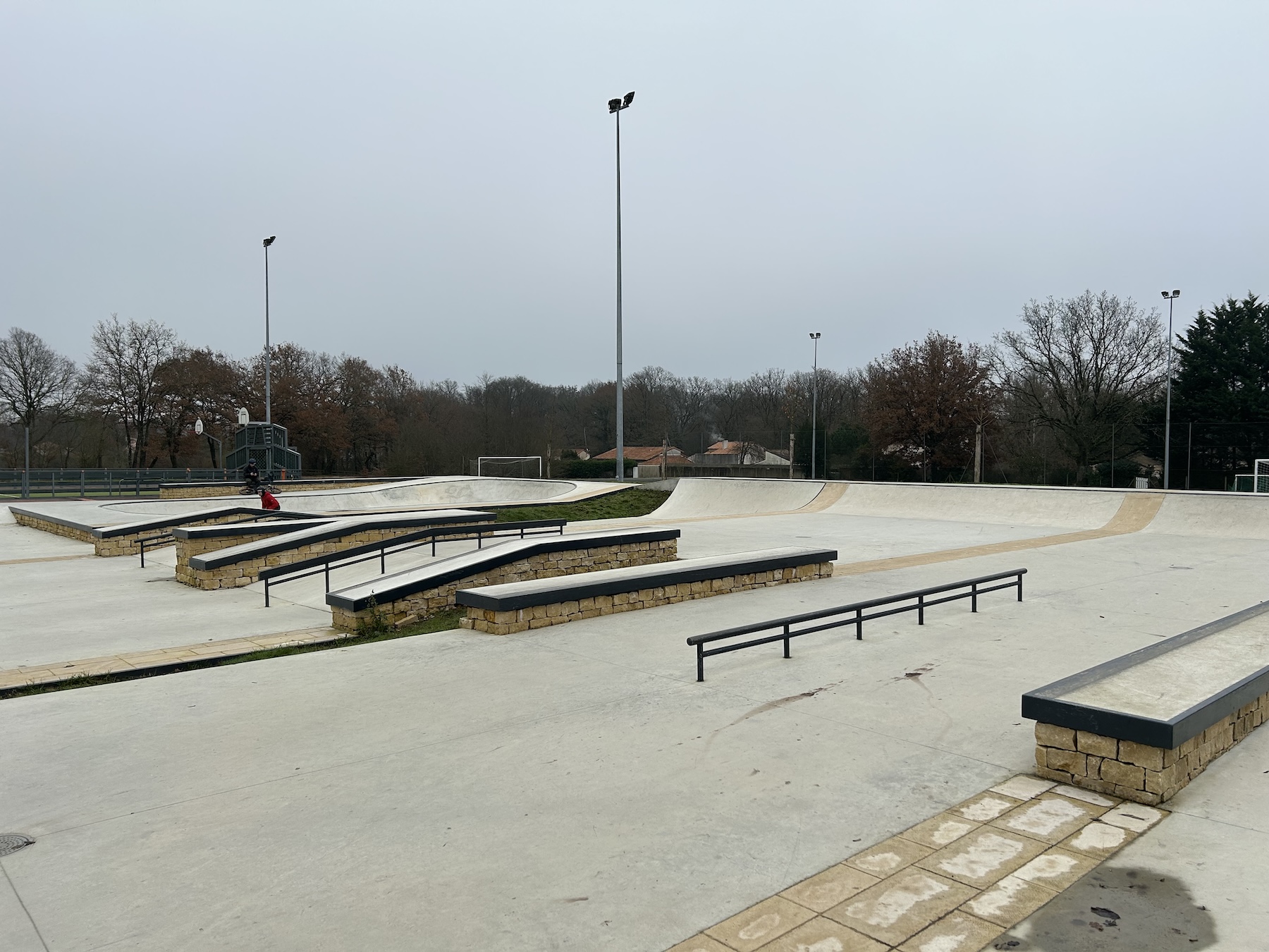 Fontaine-le-Comte skatepark